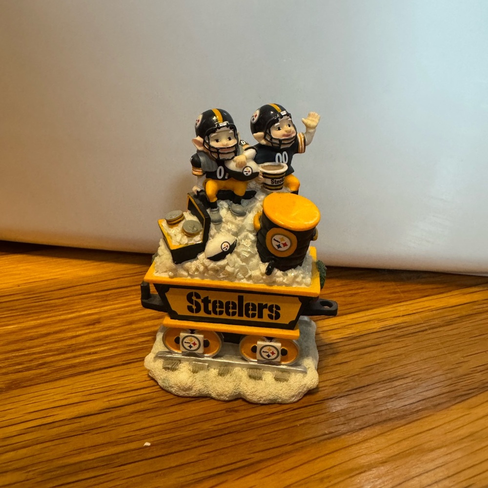 Danbury Mint The Pittsburgh Steelers Christmas Express Coal Mine Cart